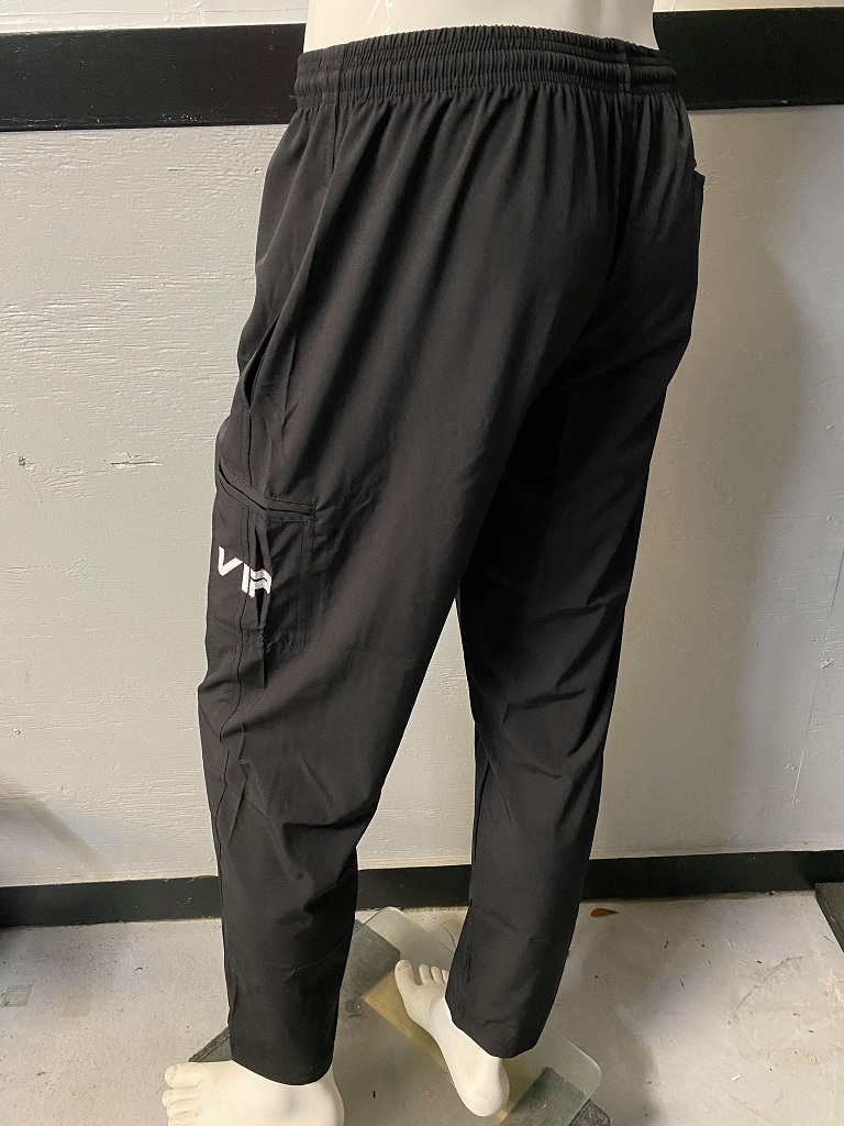 Men's UA IntelliKnit Run Pants  Black pants, Pants and leggings, 4 way  stretch fabric